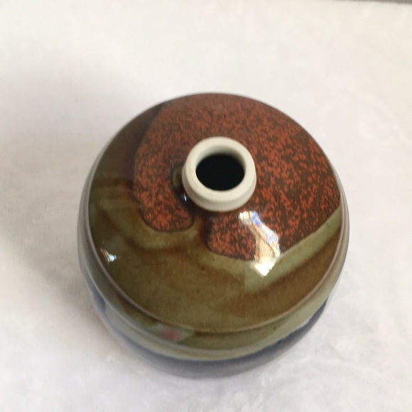 Signed 1990 studio pottery bud vase swirl design. Vintage - Picture 7 of 7